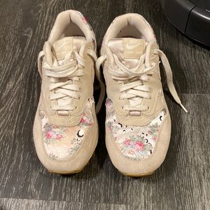 Nike air max like new condition